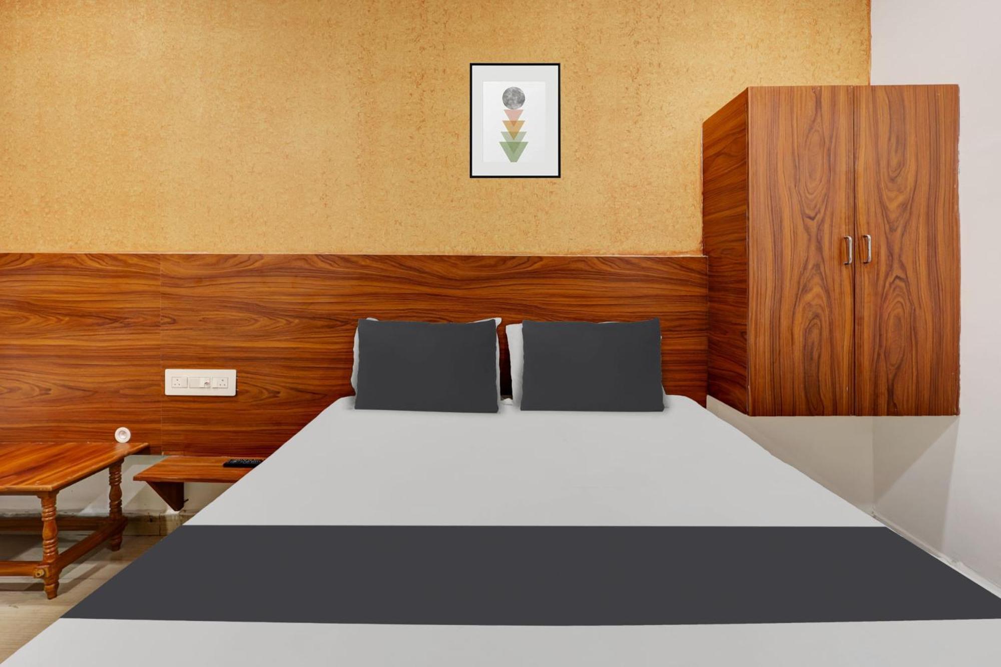 Hotel O Gangothri Lodge Визакхапатнам Екстериор снимка