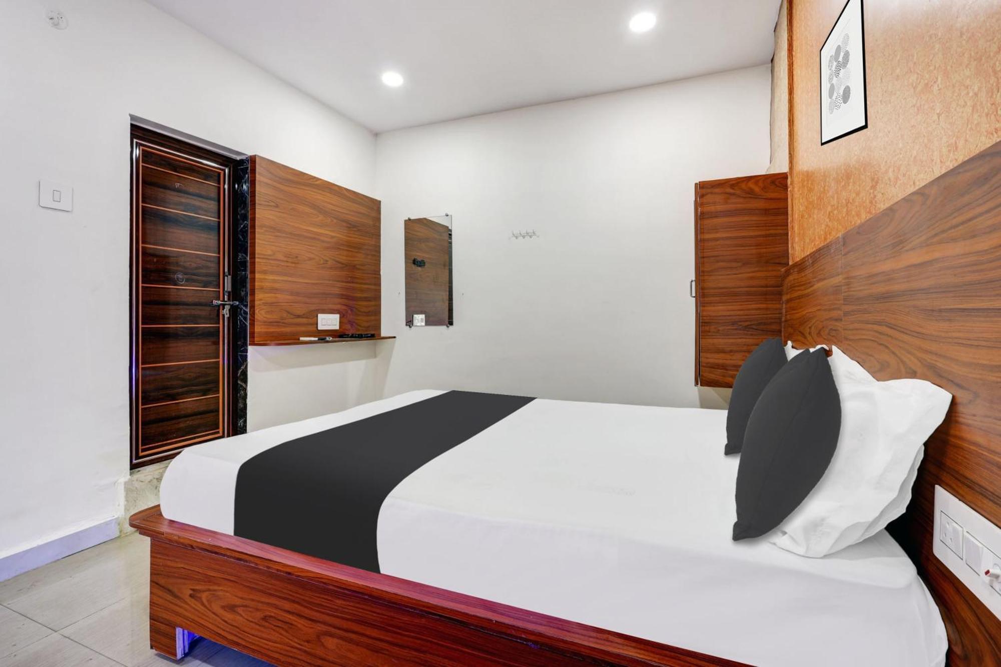 Hotel O Gangothri Lodge Визакхапатнам Екстериор снимка