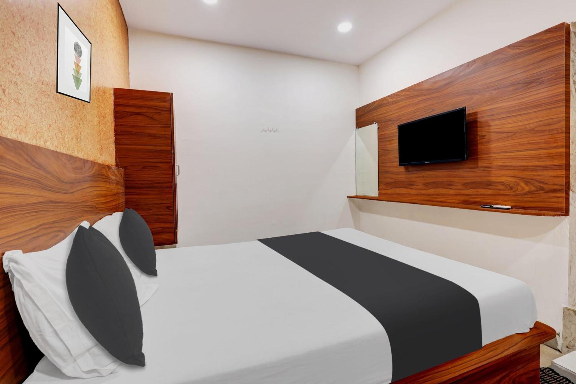 Hotel O Gangothri Lodge Визакхапатнам Екстериор снимка